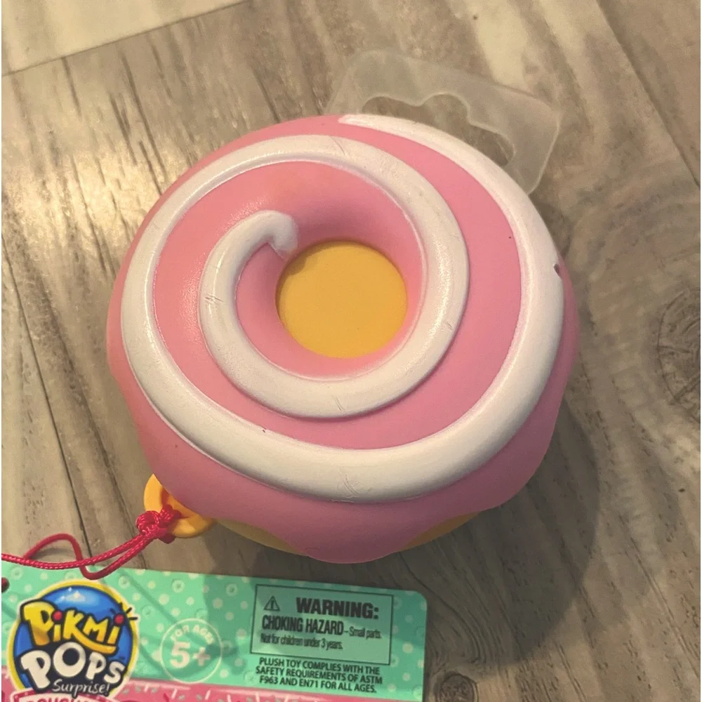 Pikmi Pops!! **4** Pikmi Pops and storage Containers!! Gently used! - Picture 10 of 16